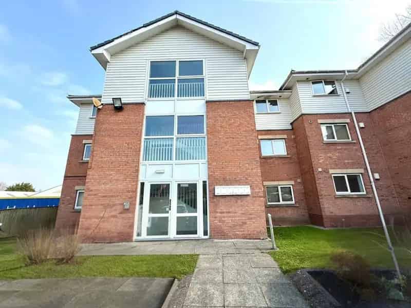 2 Bedroom Flat For Sale Allocated Parking Leasehold