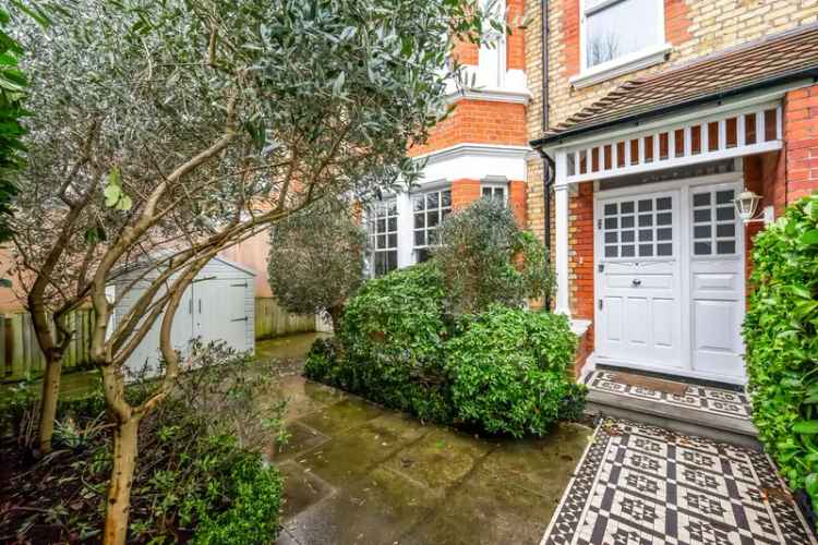 Terraced House to rent with 7 bedrooms, Kitson Road, Barnes