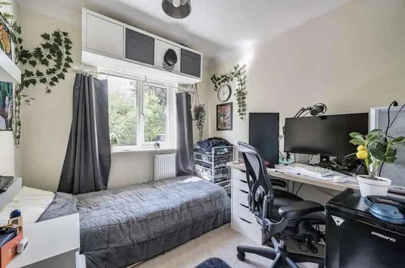 5 bed house for sale