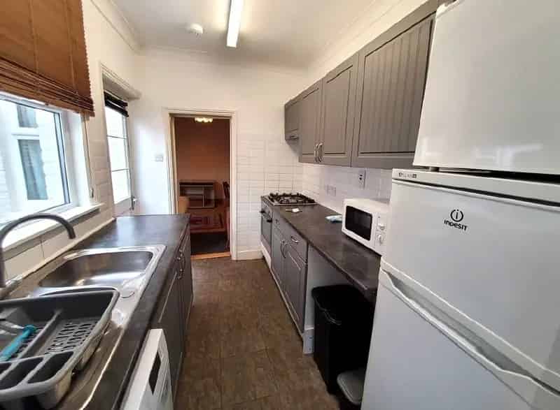4 Double Bedroom House with Garden and Bike Sheds