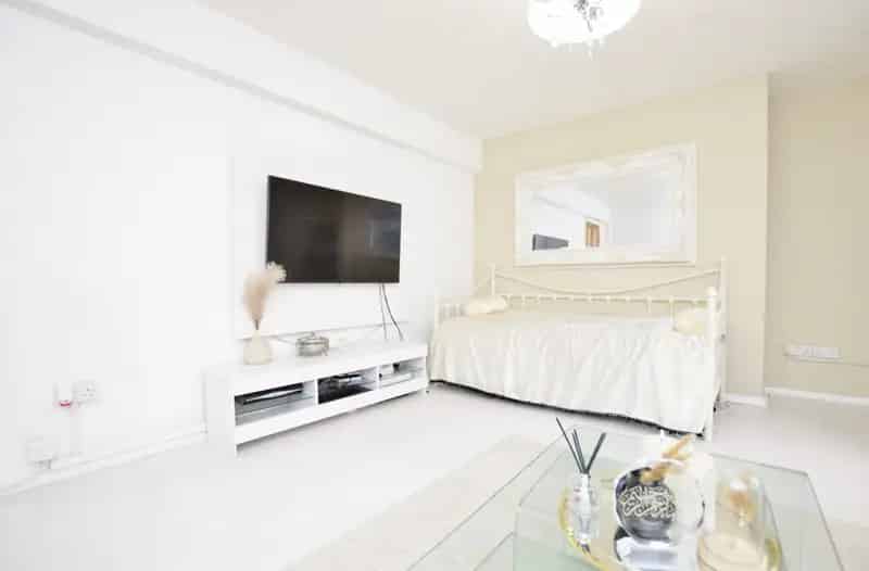 3 bedroom Flat
 For Sale