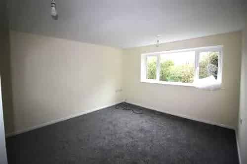 2 Bedroom Maisonette Near M6 Junction 7