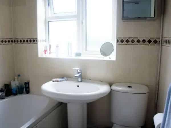 2 Bedroom House with Garden and Large Driveway