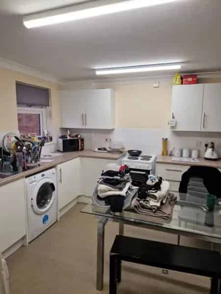Large 3 Bedroom House on Lovely Estate Near Shops and Schools