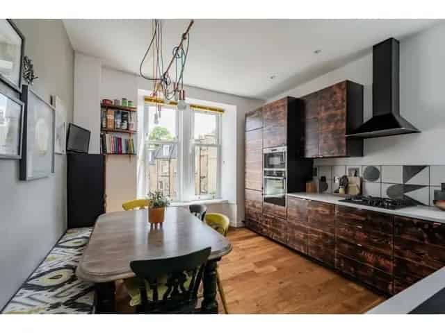 4 Bedroom Flat for Sale in Comely Bank