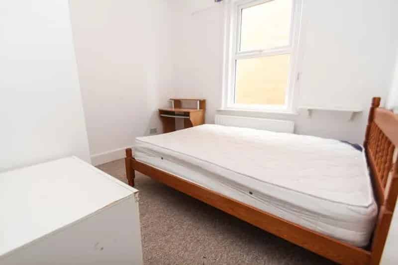 5 Bedroom Detached Student House Near Winton High Street