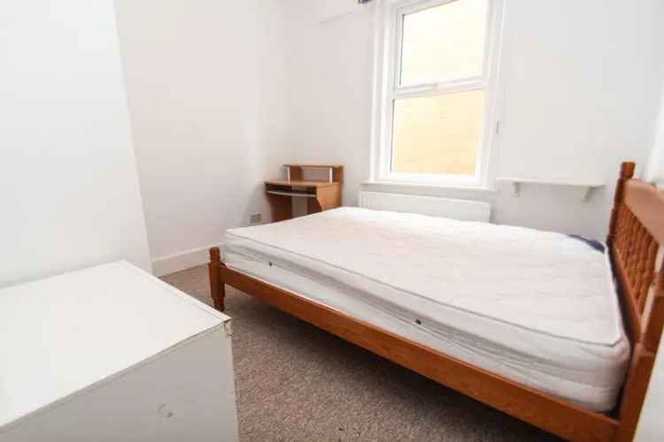5 Bedroom Detached Student House Near Winton High Street