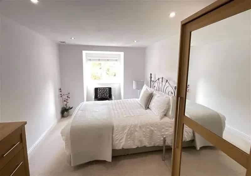 2 Bed Flat for Sale near Sea and High Street