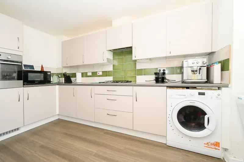 Four Bedroom Family Home with Garden and Parking