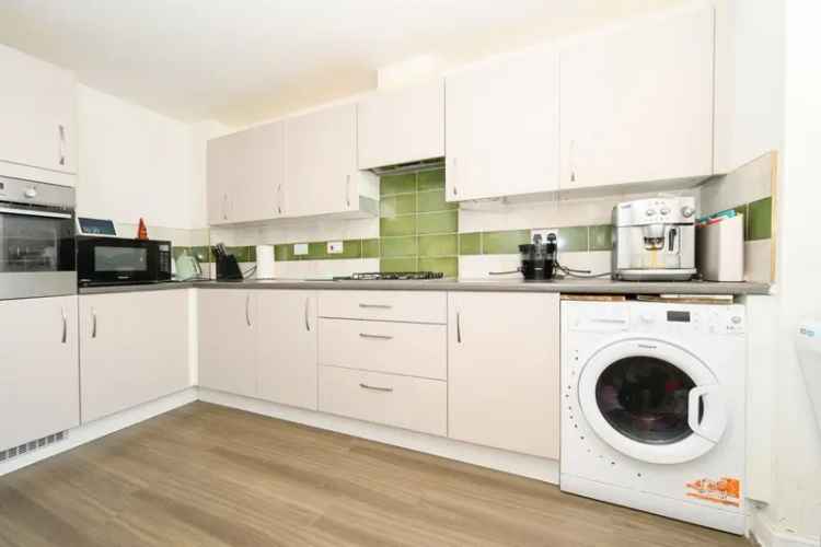 Four Bedroom Family Home with Garden and Parking