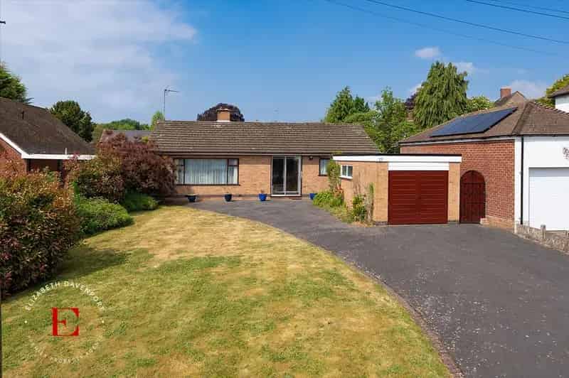 2 Bedroom Detached Bungalow for Sale