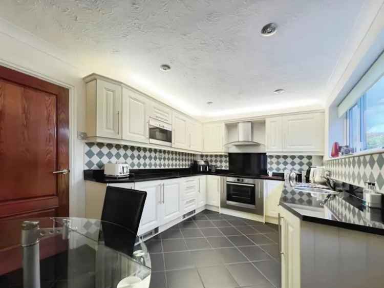 4 Bedroom Detached House with Solar Panels Near Pennington Park