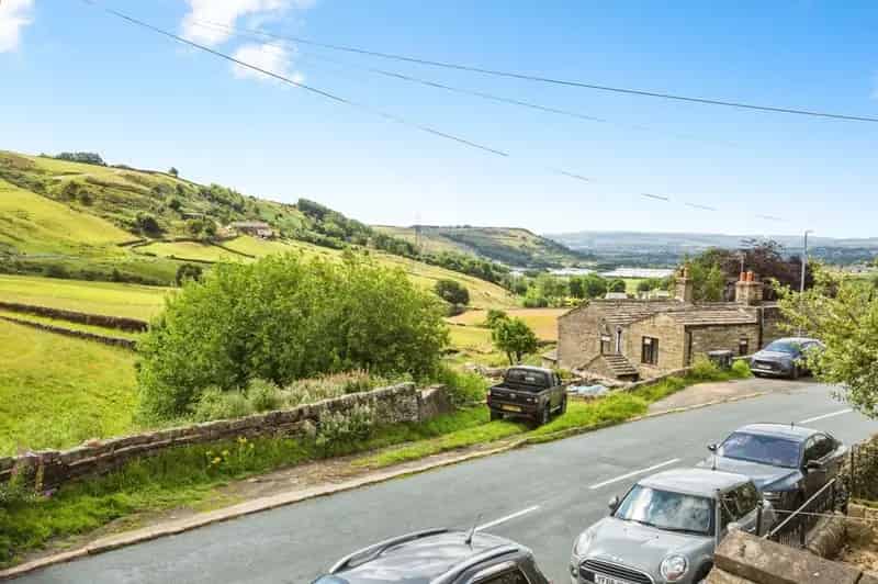 2 Bedroom End Terrace House Halifax West Yorkshire