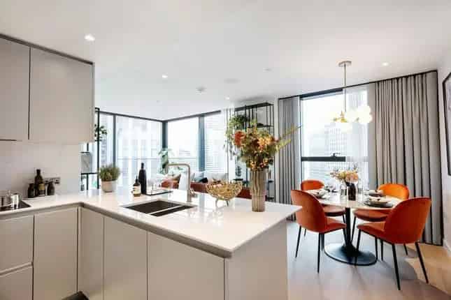 Luxury Flat for Sale in South Quay Plaza E14