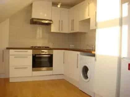 2-Bedroom Flat Near Tooting Broadway Tube Station