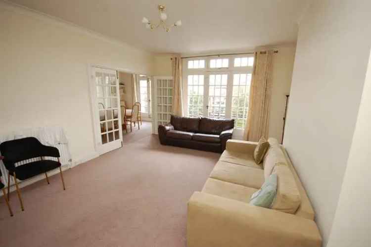 4 Bedroom Apartment for Sale Near Town Centre and Beach