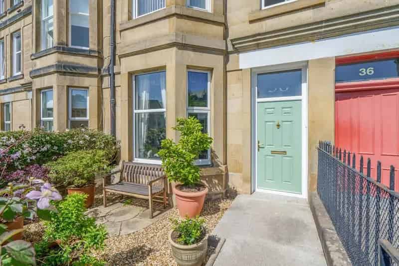 1 Bedroom Flat for Sale in Shandon Edinburgh