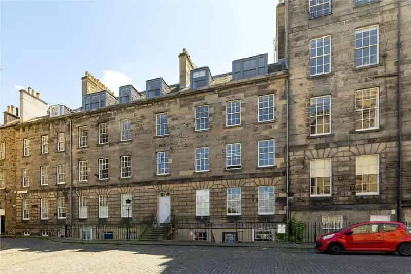 2 Bedroom Apartment for Sale in Edinburgh's New Town