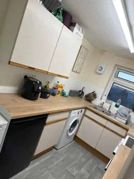 2 Bed Flat Near Town with Garden Parking and New Kitchen