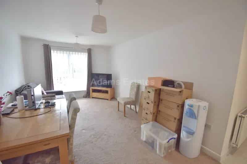 2 Bedroom Apartment near Reading West Station