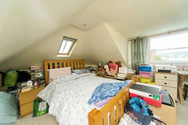 Two Bedroom Split Level Flat near Eastbourne Town Centre