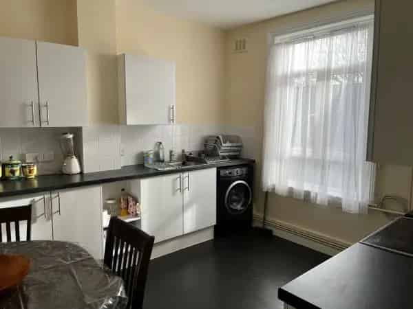 2 Bed Victorian House Conversion Near Richmond Park and Kew Gardens