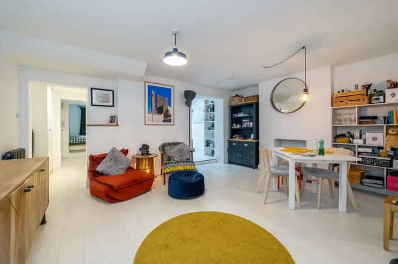 2 Bedroom Garden Flat for Sale Near Queens Park