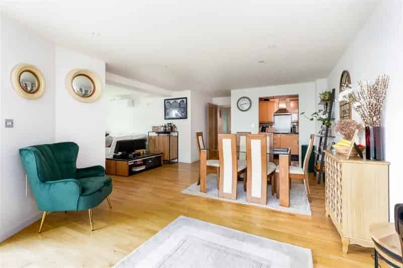 2 Bedroom Apartment for Sale Brentford