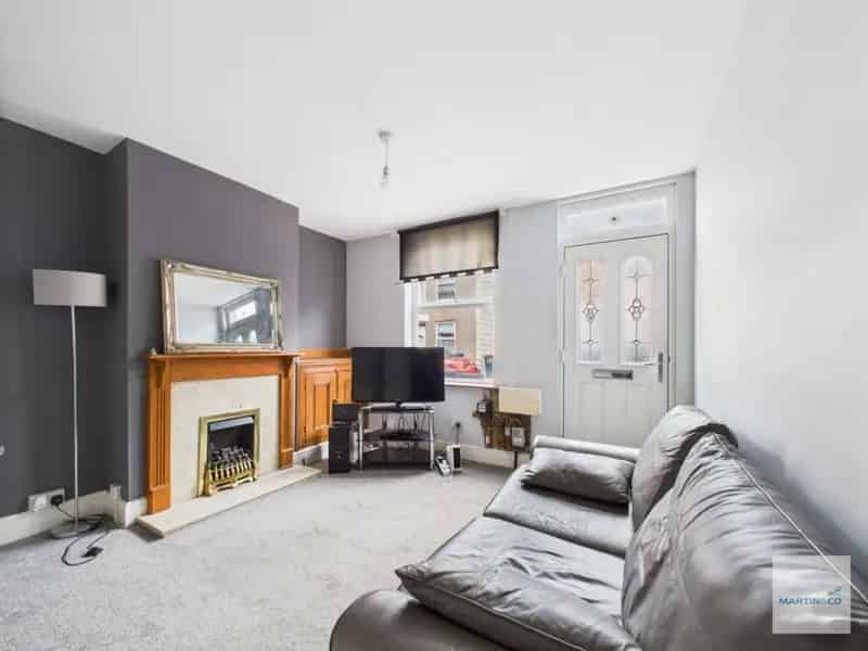 2 Bedroom House For Sale Near Town Centre