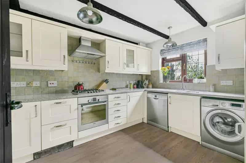 3 Bedroom House For Sale in Bletchingley