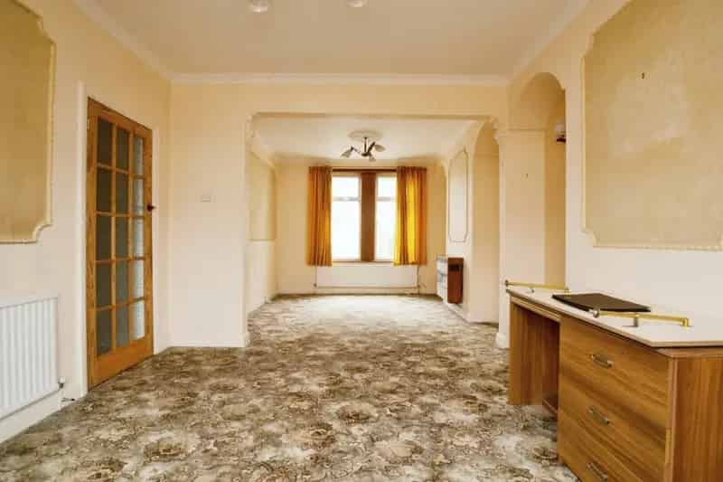 3 Bed Mid Terrace House For Sale