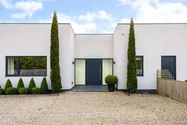 Luxury 5-Bedroom Home with Unrivaled Views in Hampshire