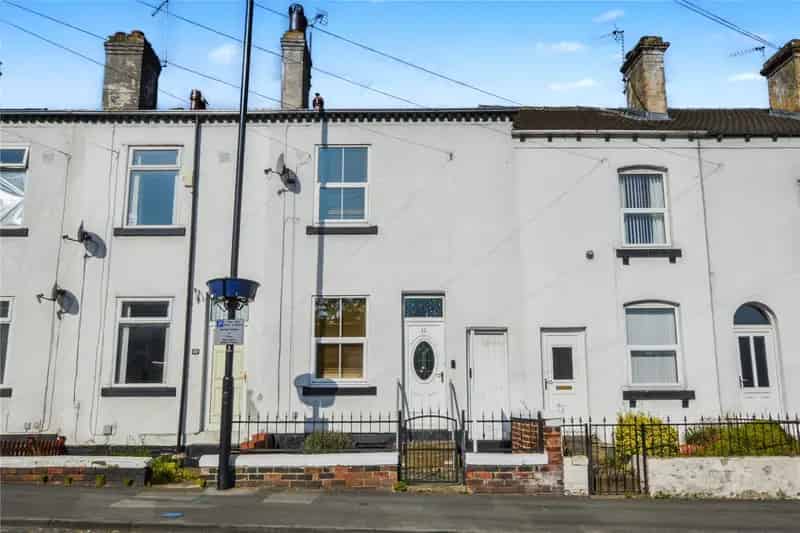 House For Sale , 22, Gillett Lane, Leeds, England