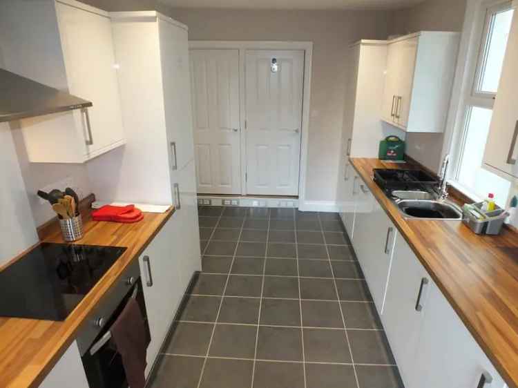 5 bedroom terraced house for sale