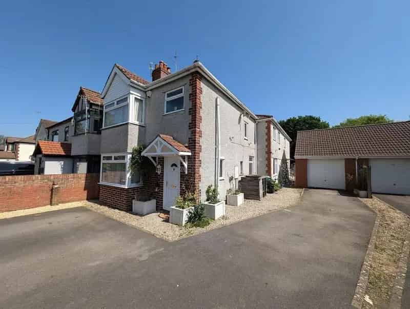 4 Bedroom Extended Semi-Detached House For Sale