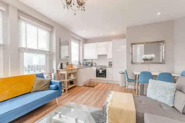 Flat to rent in West Kensington W14, Kensington, London,