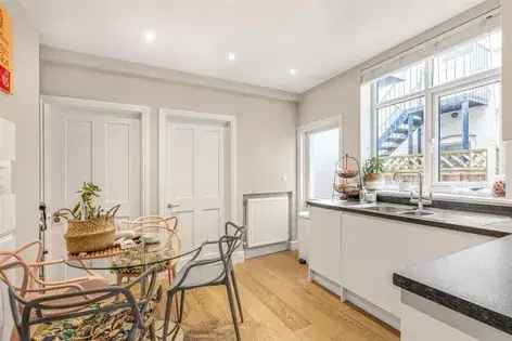 2 Bedroom Maisonette Near Mortlake Station