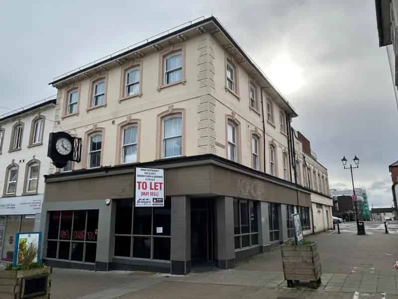 KFC Restaurant and 6 Apartments for Sale on Union Street