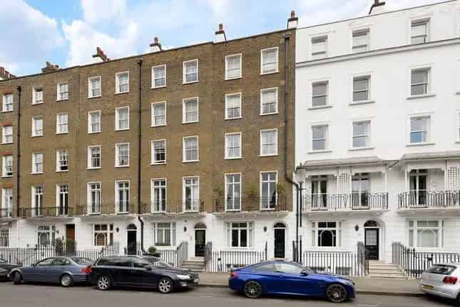Flat for Sale in Royal Court House Chelsea SW1X