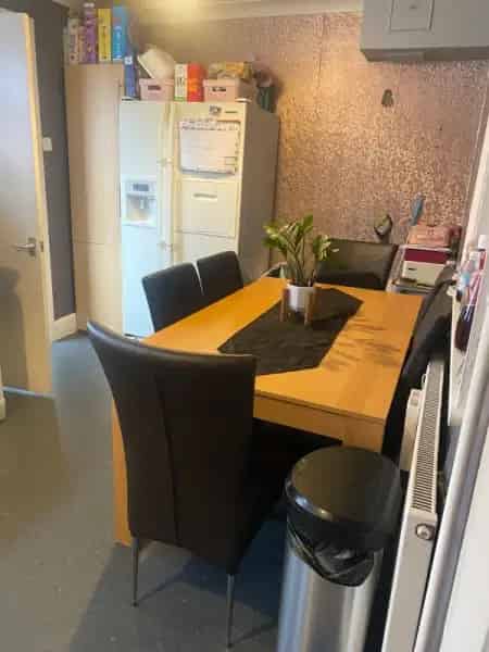 Large 2 Bed End Terrace House with Garage and Garden - Disabled Adaptable