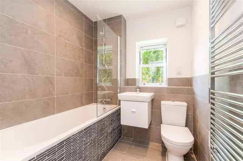 Modern Canterbury Apartment - 1 Bed, Parking Available Now