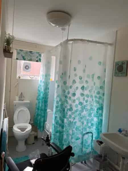 Small Flat Near Train Station  Newly Decorated with Garden