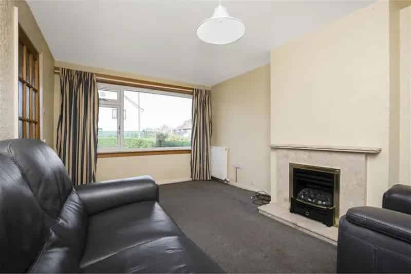 3 Bed Semi-Detached House in Currie Edinburgh