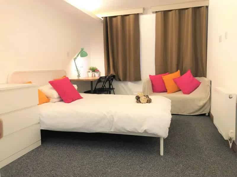 Bright Modern Studio Rooms for Rent Near University