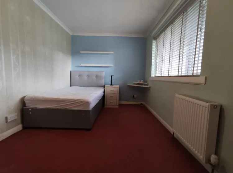 2 Bedroom Flat to Rent Near City Center