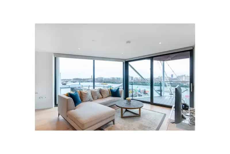 Riverlight Three-Bedroom Apartment Central London
