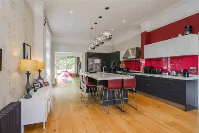 Elegant Six-Bedroom Victorian House Cambridge Park Twickenham