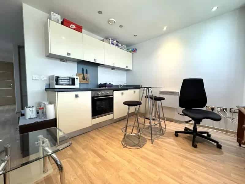 Studio Apartment to Rent in St Pauls Place
