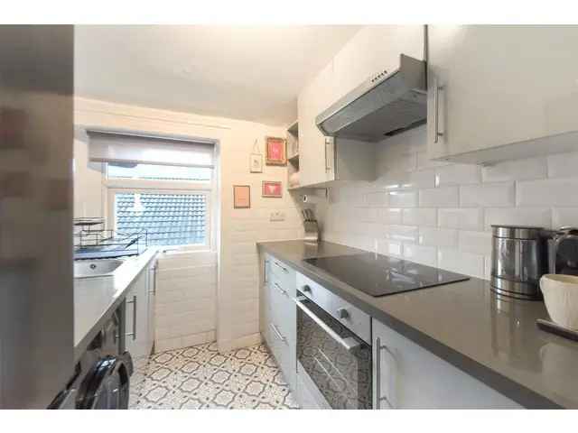 3 Bedroom Flat for Sale - Modern, Tastefully Decorated