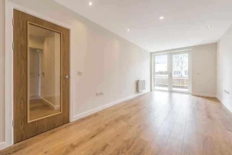 Flat For Sale in London, England